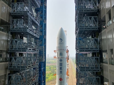 The Chang’e-6 lunar probe and the Long March-5 Y8 carrier rocket.