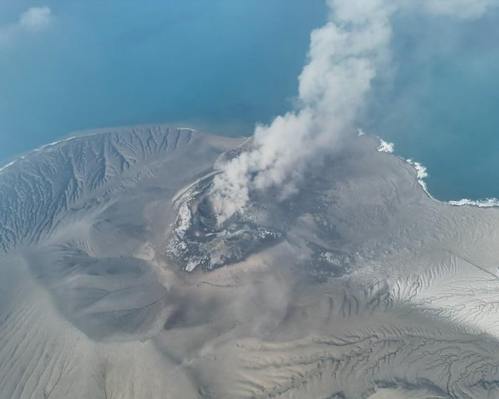 Anak Krakatau vulkanı İndoneziyada səfərləri dayandırıb