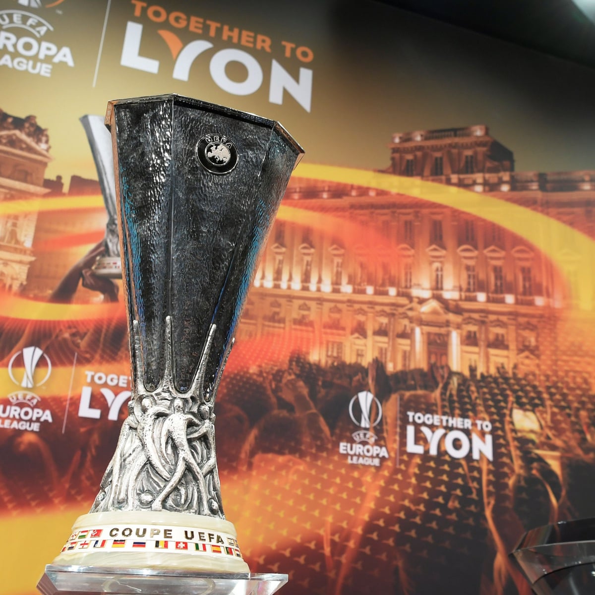 17+ Europa League Trophy Images