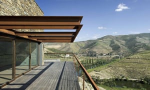 Niepoort’s Quinta de Nápoles with view over the vineyard.