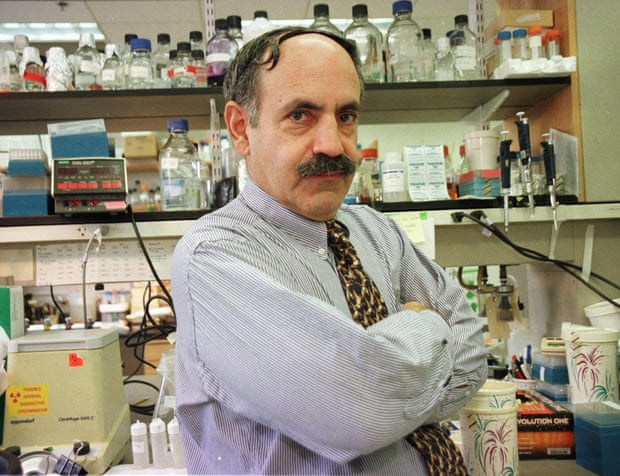 pioneering cancer researcher robert weinberg in his lab