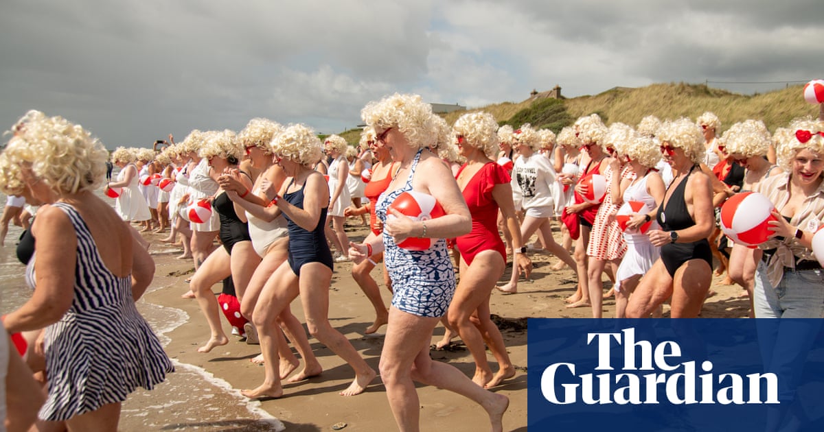 Almost 200 Marilyn Monroe lookalikes join Irish charity swim