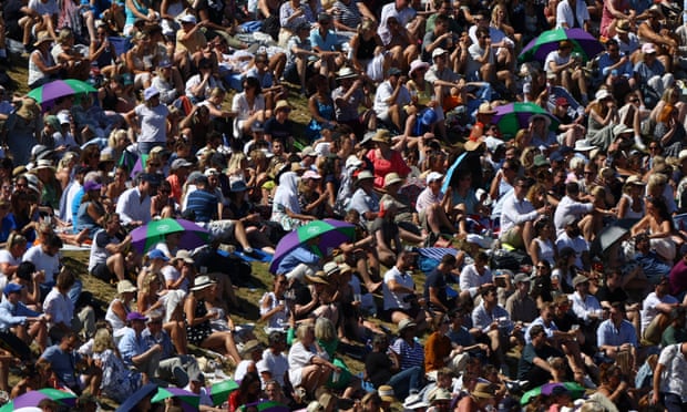 Cameron Norrie exits Wimbledon to ovation after semi-final defeat | Wimbledon 2022 2 Fans on the hill before the Norrie-Djokovic match
