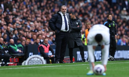 Ange Postecoglou watches a Tottenham player prepare to take a free-kick