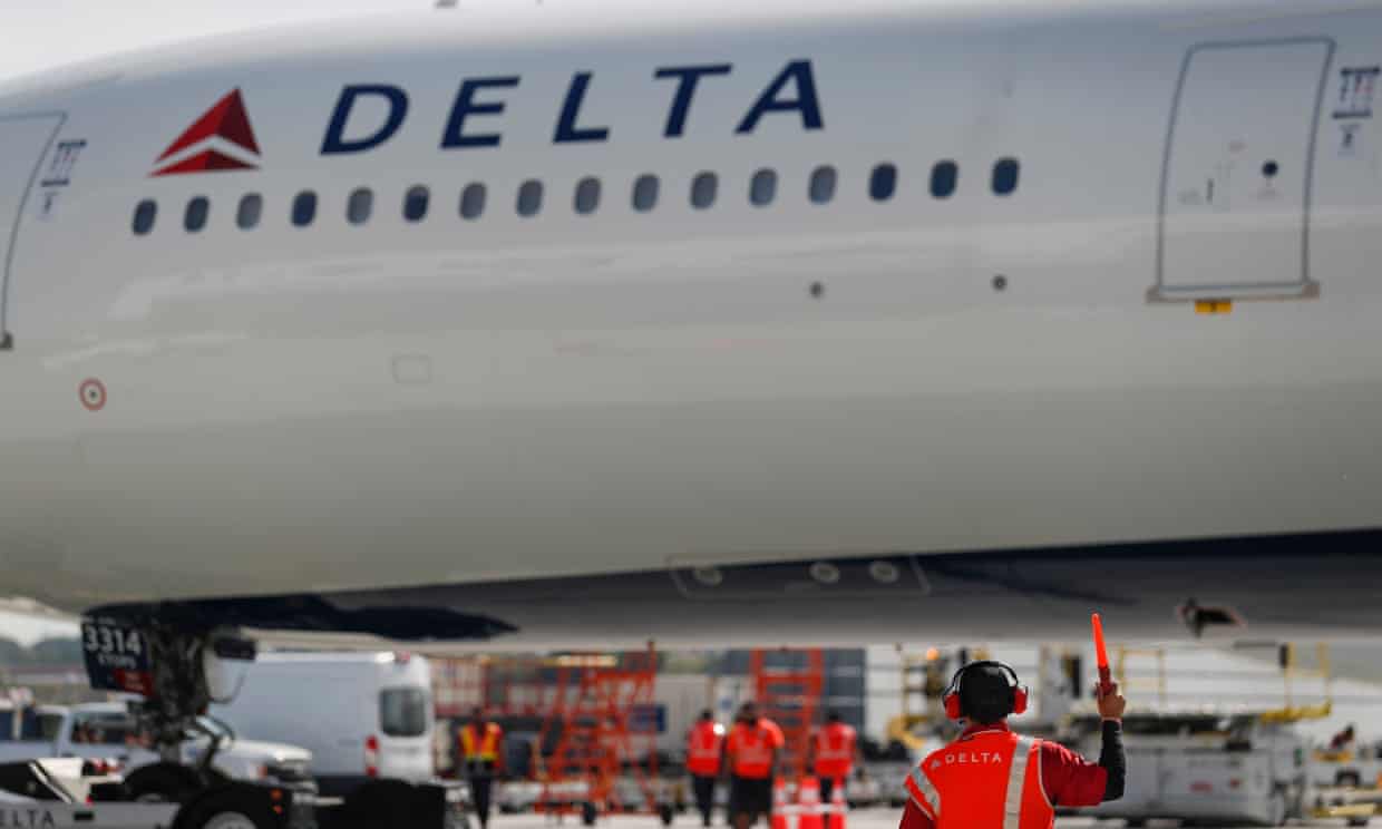 Delta Air Lines plane forced to land after windshield shatters mid-air￼  (theguardian.com)