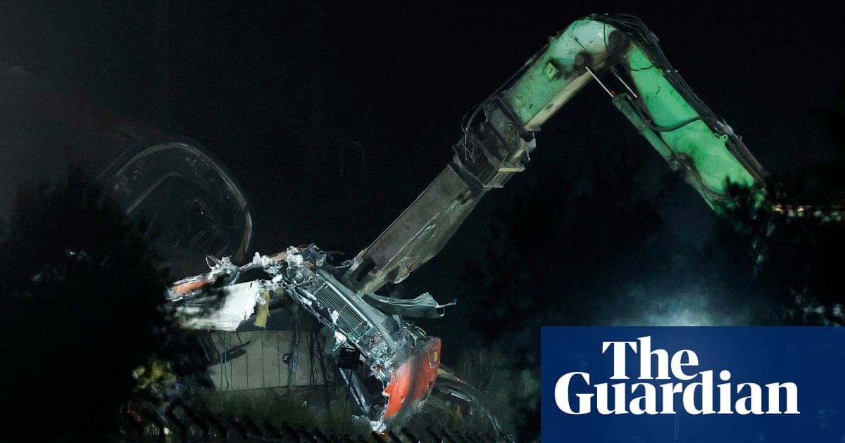 Spain begins mourning period after deadly train crash