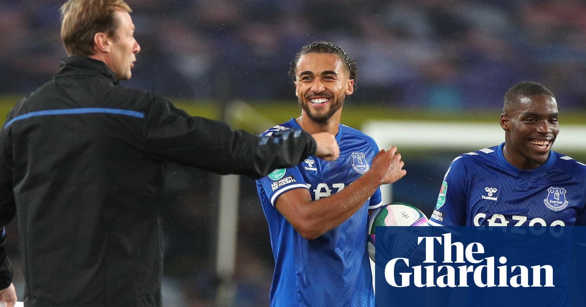 Calvert-Lewin on fire and fake crowds leaving games early – Football Weekly