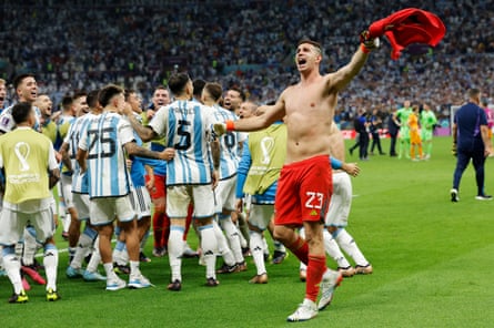 Argentina’s goalkeeper Emiliano Martínez (right) celebrates after his penalty shootout heroics took his nation through.