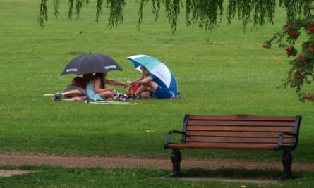 Parklife: a picnic in the rain.