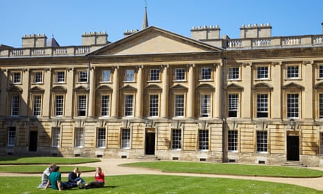 Students relax outside in Peckwater Quadrangle, Christ Church, Oxford University.