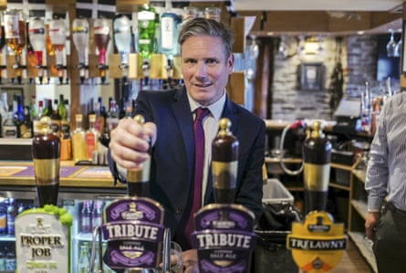 Keir Starmer pulls a pint at the Chainlocker pub in Falmouth in 2020.