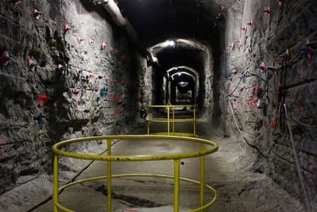 Tunnelling through bedrock