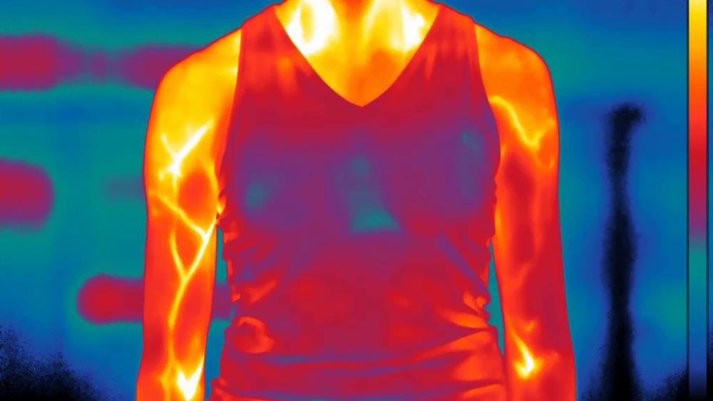 Detailed thermal imaging reveals heat map of a badminton player – video 