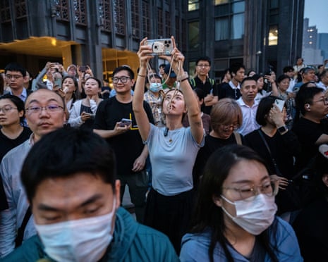 People gather to see Trump’s motorcade outside the Four Seasons hotel in Beijing
