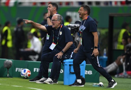 Uruguay caput coach Marcelo Bielsa tries to get his constituent crossed to his players