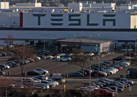 Aerial view of the Tesla Fremont Factory with a parking lot full of cars