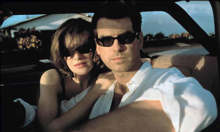 Épais comme des voleurs... René Russo et Pierce Brosnan dans L'affaire Thomas Crown.