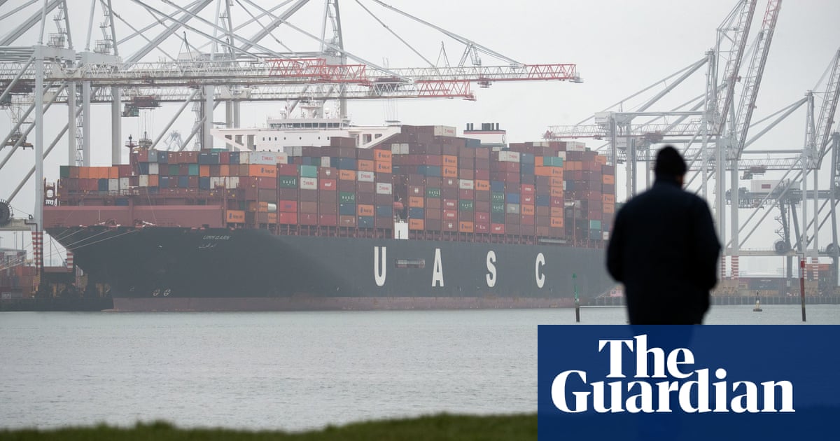 Brexit led to 14% fall in UK exports to EU in 2021, trade figures say
