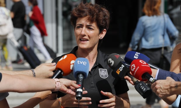 Spain's women soccer director Ana Alvarez stated the federation's support for Jorge Vilda on Friday and demanded an apology from the players.