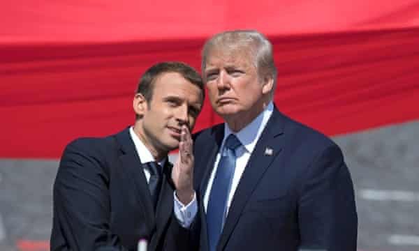 'あなたのコンシーラーをどこで購入しますか?':フランス大統領マクロンと米国大統領トランプパリ、フランスのバスティーユの日のお祝いで。 どちらの男性も化粧を使用することが知られています。