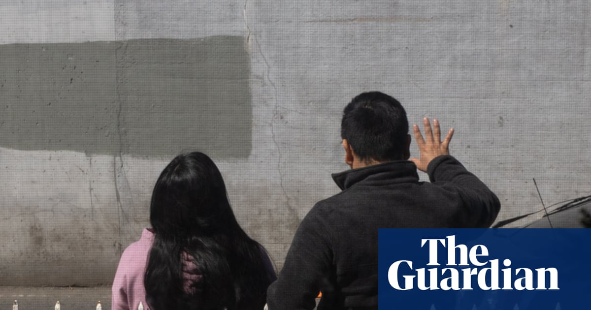Ecuadorian man arrested by ICE agents in vehicle, face bloody after encounter