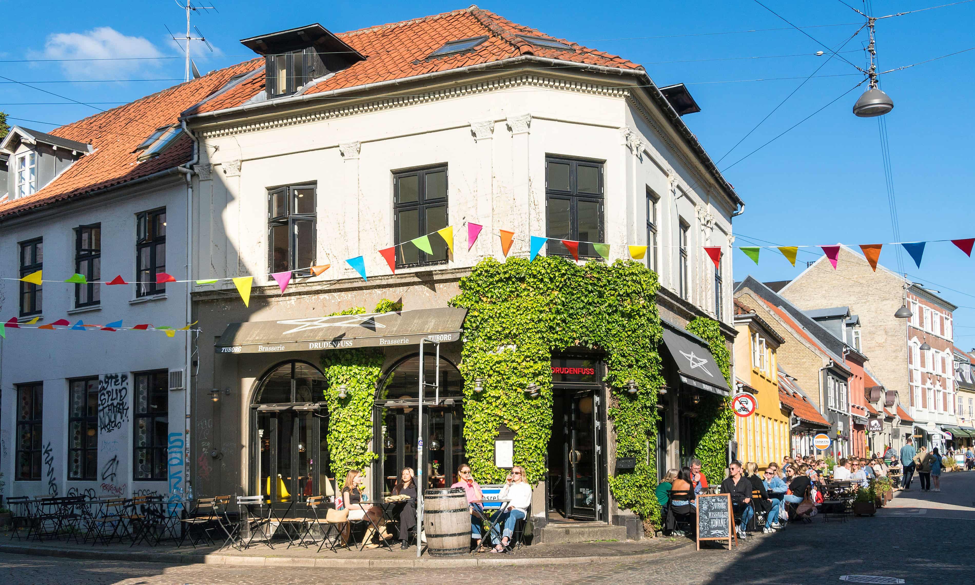 Cultură și peisaje din Danemarca cu hoteluri de vis în Copenhaga și Riviera Daneză | sursa foto: The Guardian Cultură și peisaje din Danemarca cu hoteluri de vis în Copenhaga și Riviera Daneză | sursa foto: The Guardian