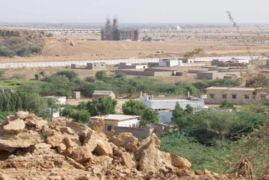 Darya Khan Goth surrounded by the wall of Bahria Town