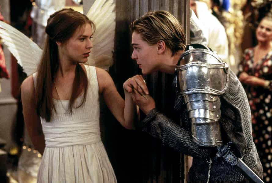 Claire Danes y Leonardo DiCaprio en la película Romeo + Juliet de 1996.