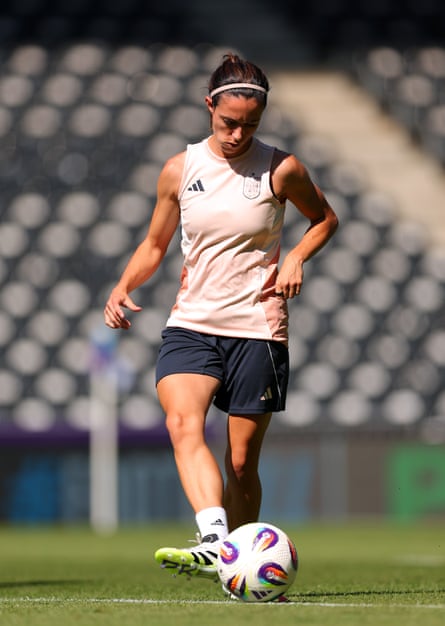 Aitana Bonmatí takes part in a passing drill during training in Bern.