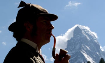 A man dressed as Sherlock Holmes in profile