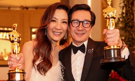 Michelle Yeoh and Ke Huy Quan hold up their Oscars