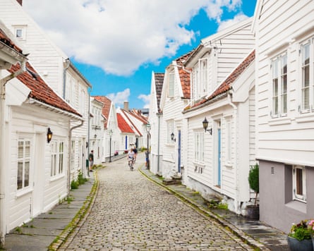 White boarded houses on a narrow cobbled street