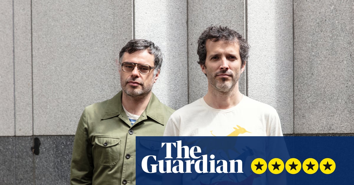 عودة فرقة “Flight of the Conchords” إلى الولايات المتحدة تجلب فرحاً ضرورياً: “ممتن لأنكم قبلتم أشخاصاً من خارج بلدكم” عودة فرقة “Flight of the Conchords” إلى الولايات المتحدة تجلب فرحاً ضرورياً: “ممتن لأنكم قبلتم أشخاصاً من خارج بلدكم”