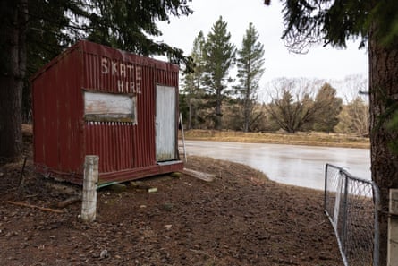 An old skate hire hut next to the Centennial Ponds in Naseby.