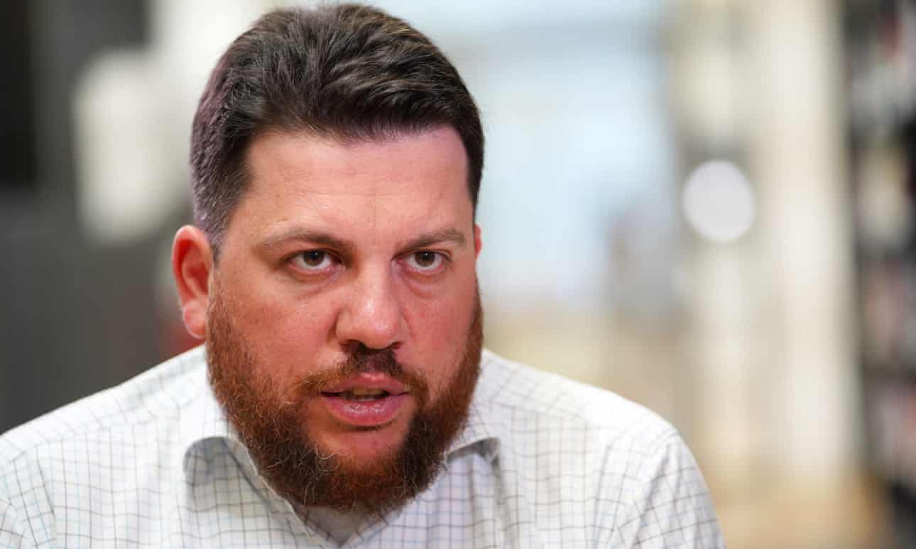 Aliado de Navalny, Leonid Volkov, promete continuar la lucha contra Putin después del ataque con martillo en Vilnius.
