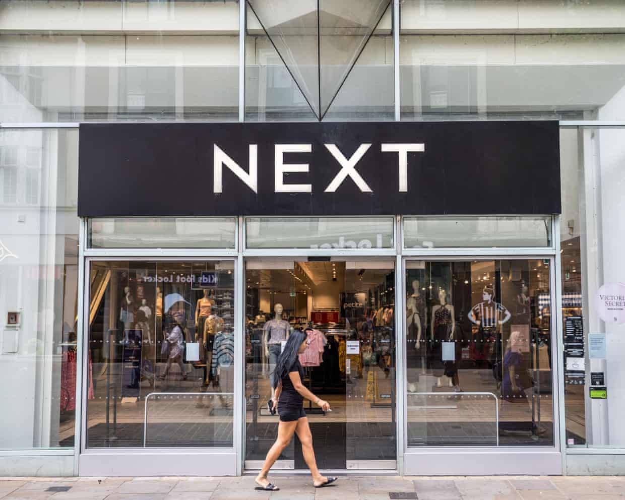 Company warns on consumer spending ahead