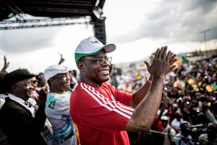 Maurice Kamto smiles and applauds the crowd