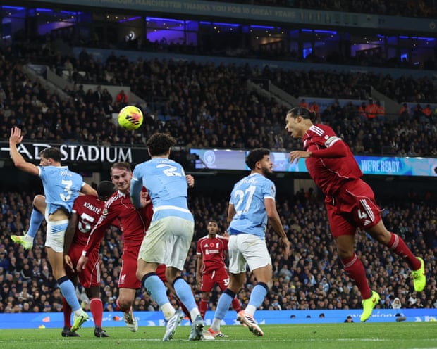 Webb defiende la decisión del VAR de anular el gol del empate del Liverpool contra el Manchester City Webb defiende la decisión del VAR de anular el gol del empate del Liverpool contra el Manchester City