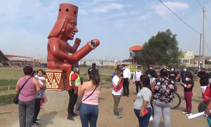 First thing: Biden blames Trump a year after the Capitol attack | 6 A statue of Moche, a district named after ancient culture. The destroyers reportedly fired in the air as they fled.