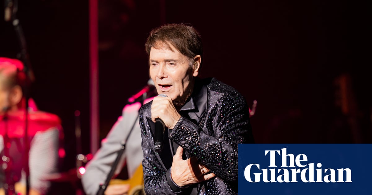 Cliff Richard reveals year-long prostate cancer treatment and backs screening call