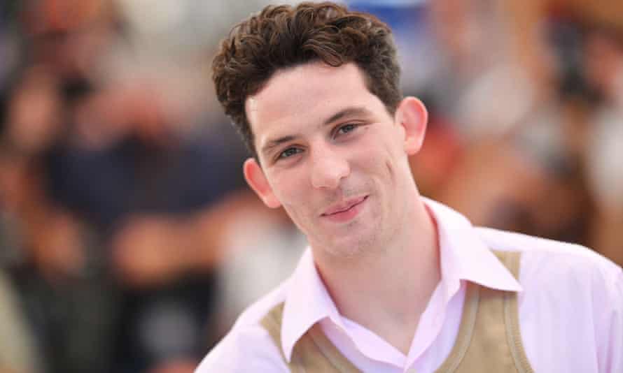 Josh O’Connor regularly posts pottery appreciations online.