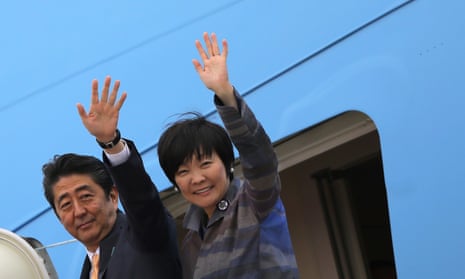 Japanese Prime Minister Shinzo Abe and his wife Akie Abe wave while boarding Air Force One