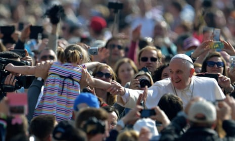 pope francis crowd