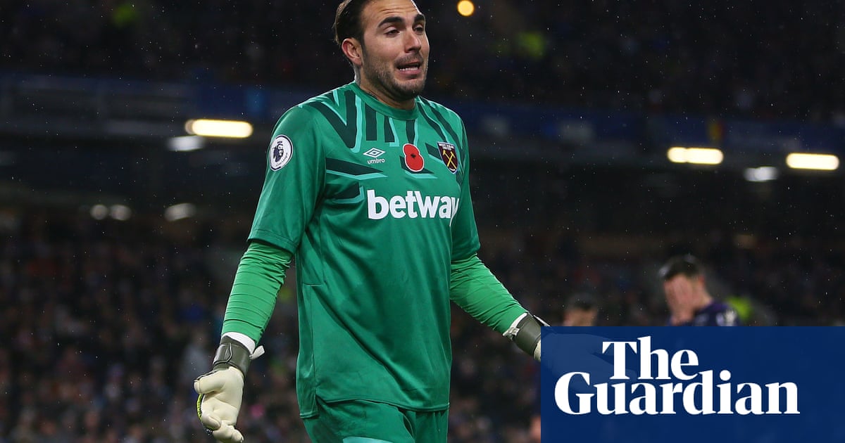 West Ham aim to sell Roberto in January and sign new goalkeeper