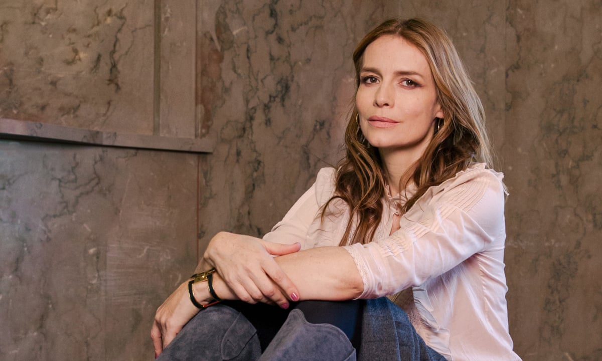 Who Is Saffron Burrows? The Middle of British Actress and Her Acting Journey saffron burrows