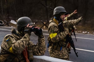 Ukrainian soldiers north of Kyiv.