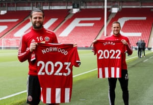 Billy Sharp and Ollie Norwood have signed new contracts with Sheffield United.