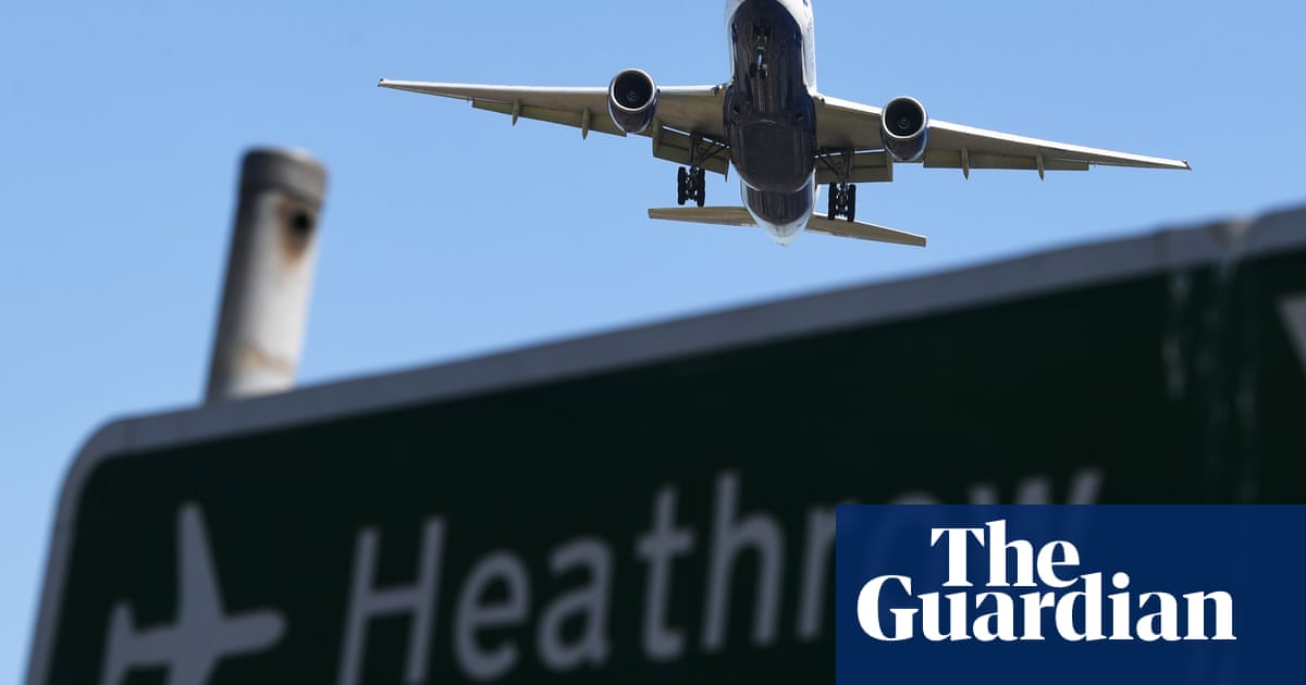 Heathrow airport boss quits after turbulent year