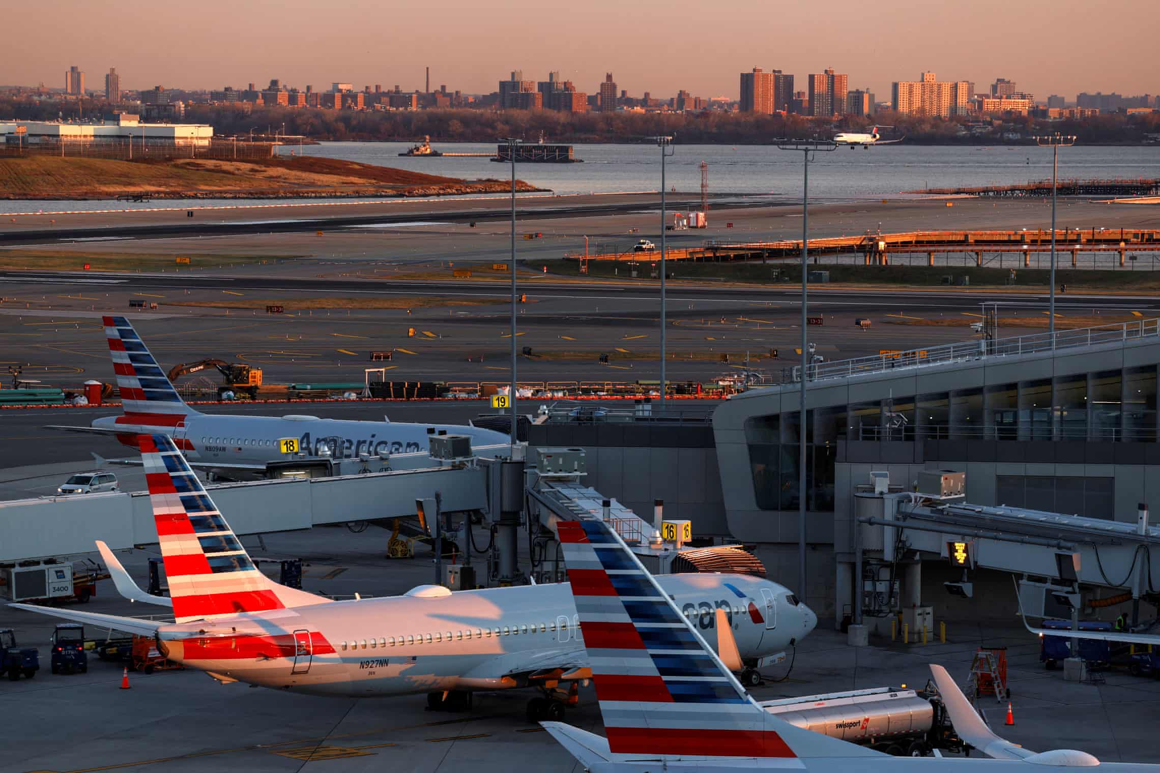 Bird strike forces jet liner to return to JFK
