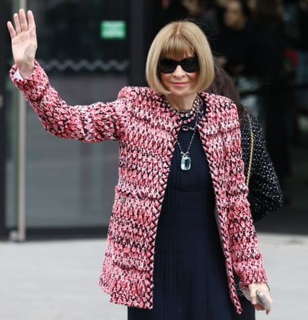 Anna Wintour in Chanel waving
